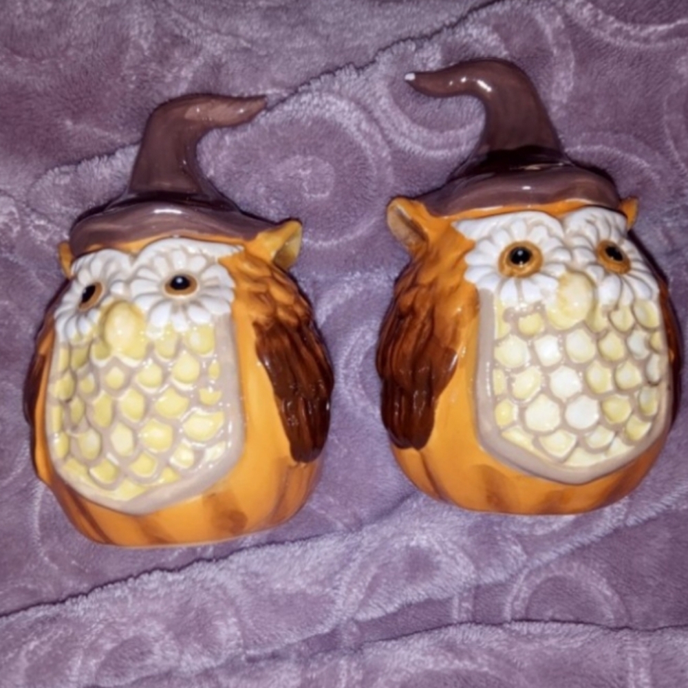 Owl Halloween Pumpkin Witch Salt & Pepper Shakers Stoneware Cracker Barrel